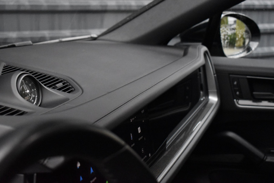 Porsche Cayenne Coupé 3.0 E-Hybrid | Panorama | ACC | 22'' Wielen | Trekhaak | Matrix | Bose | Stuur + stoel + achterbankverwarming