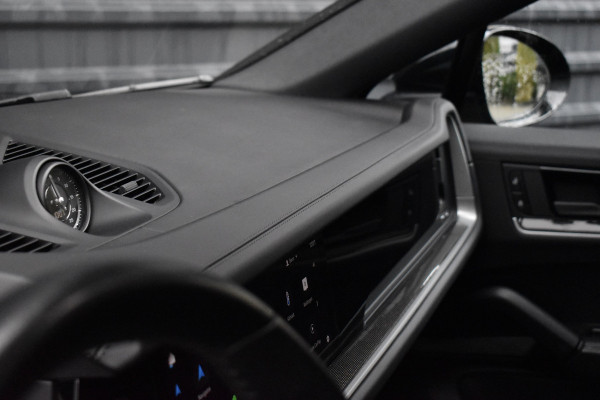 Porsche Cayenne Coupé 3.0 E-Hybrid | Panorama | ACC | 22'' Wielen | Trekhaak | Matrix | Bose | Stuur + stoel + achterbankverwarming
