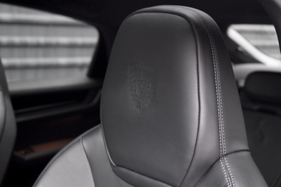 Porsche Cayenne Coupé 3.0 E-Hybrid | Panorama | ACC | 22'' Wielen | Trekhaak | Matrix | Bose | Stuur + stoel + achterbankverwarming