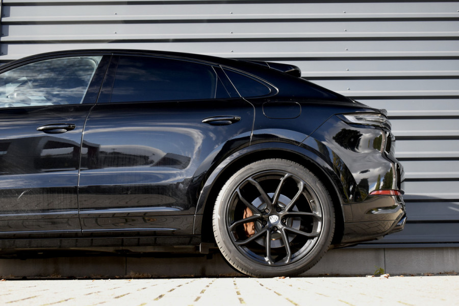Porsche Cayenne Coupé 3.0 E-Hybrid | Panorama | ACC | 22'' Wielen | Trekhaak | Matrix | Bose | Stuur + stoel + achterbankverwarming