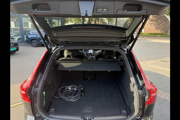 Volvo XC60 2.0 T8 Plug-in hybrid AWD Plus Black Edition FULL OPTIONS| ELEK. TREKHAAK| LUCHTVERING!| PANO| BOWERS EN WILKINS| MEMORY STOELEN| 360 CAMERA| STOEL + STUURVERWARMING| ACHTERBANK VERWARMD|