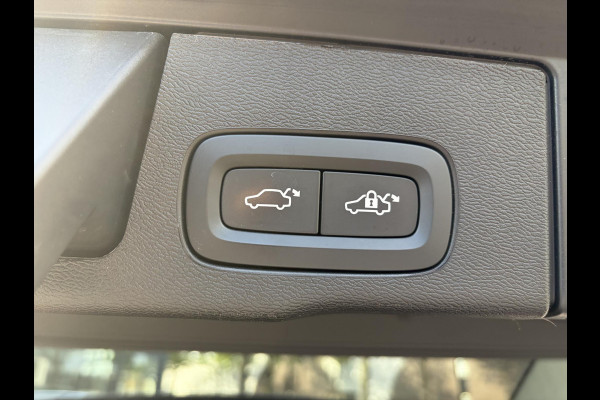 Volvo XC60 2.0 T8 Plug-in hybrid AWD Plus Black Edition FULL OPTIONS| ELEK. TREKHAAK| LUCHTVERING!| PANO| BOWERS EN WILKINS| MEMORY STOELEN| 360 CAMERA| STOEL + STUURVERWARMING| ACHTERBANK VERWARMD|