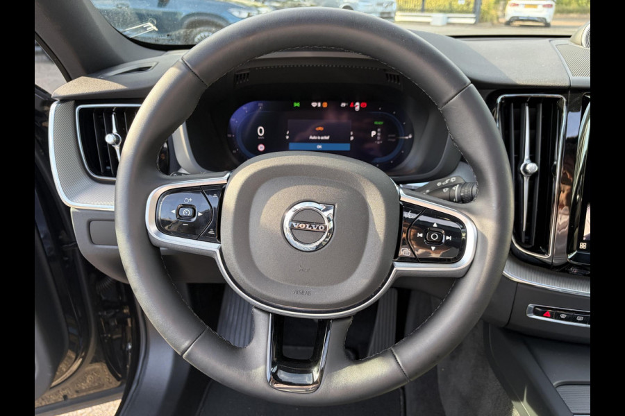 Volvo XC60 2.0 T8 Plug-in hybrid AWD Plus Black Edition FULL OPTIONS| ELEK. TREKHAAK| LUCHTVERING!| PANO| BOWERS EN WILKINS| MEMORY STOELEN| 360 CAMERA| STOEL + STUURVERWARMING| ACHTERBANK VERWARMD|