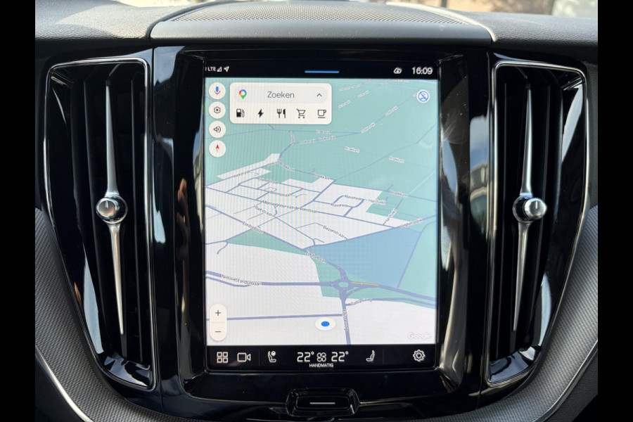 Volvo XC60 2.0 T8 Plug-in hybrid AWD Plus Black Edition FULL OPTIONS| ELEK. TREKHAAK| LUCHTVERING!| PANO| BOWERS EN WILKINS| MEMORY STOELEN| 360 CAMERA| STOEL + STUURVERWARMING| ACHTERBANK VERWARMD|