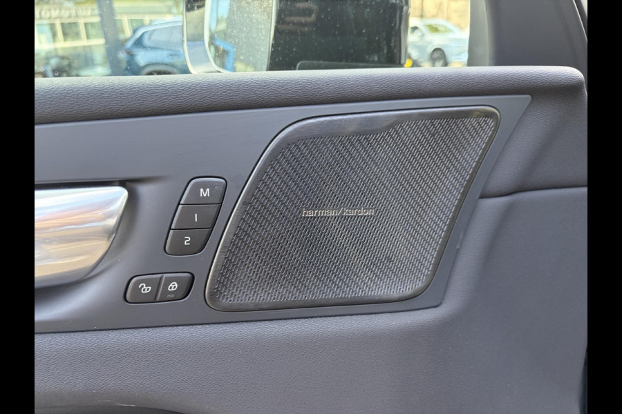 Volvo XC60 2.0 T6 Plug-in hybrid AWD Plus Black Edition NAPPALEDER + STOELVENTILATIE| HARMAN KARDON| PANO| 360 CAMERA| MEMORY STOELEN|