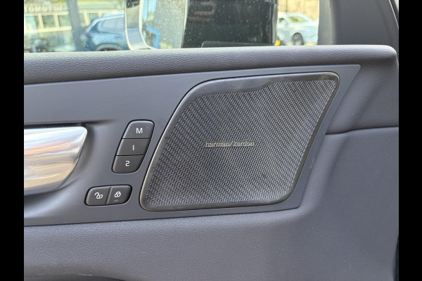 Volvo XC60 2.0 T6 Plug-in hybrid AWD Plus Black Edition NAPPALEDER + STOELVENTILATIE| HARMAN KARDON| PANO| 360 CAMERA| MEMORY STOELEN|