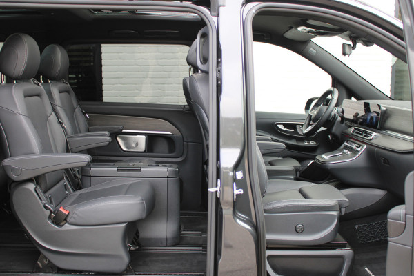 Mercedes-Benz V-Klasse 300d / AMG / 4-Matic / DC / Luchtvering / Pano / Elec Stoelen / Burmester / Vol Opties / NIEUWSTAAT.