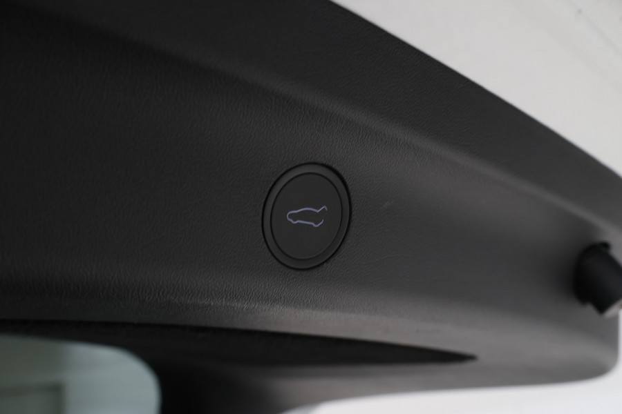 Tesla Model Y Long Range AWD 75 kWh Navigatie, trekhaak! Volleder, Climate