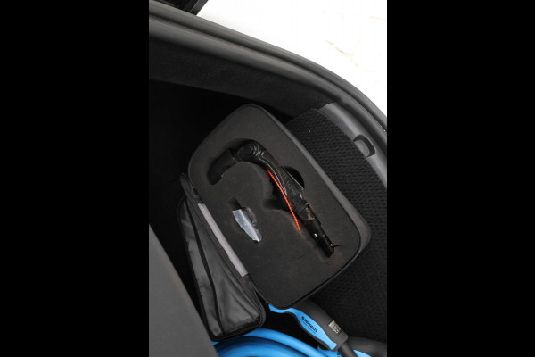 Tesla Model Y Long Range AWD 75 kWh Navigatie, trekhaak! Volleder, Climate