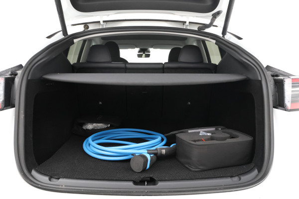 Tesla Model Y Long Range AWD 75 kWh Navigatie, trekhaak! Volleder, Climate