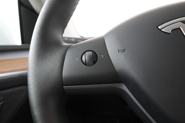 Tesla Model Y Long Range AWD 75 kWh Navigatie, trekhaak! Volleder, Climate