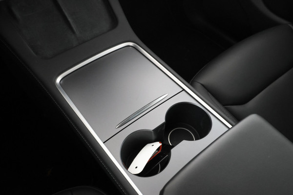 Tesla Model Y Long Range AWD 75 kWh Navigatie, trekhaak! Volleder, Climate