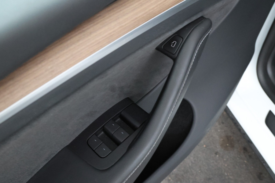 Tesla Model Y Long Range AWD 75 kWh Volleder, Stoel/stuurverwarming, Navigatie
