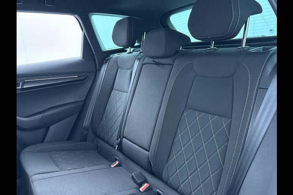 Škoda Karoq 1.5 TSI ACT Sportline Business 150 pk Automaat (DSG) | Verlengde garantie | Navigatie via App | Parkeersensoren | Achteruitrijcamera | Adaptieve cruise control | Stoelverwarming v/a | Verwarmde voorruit |