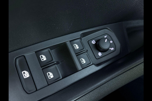 Škoda Karoq 1.5 TSI ACT Sportline Business 150 pk Automaat (DSG) | Verlengde garantie | Navigatie via App | Parkeersensoren | Achteruitrijcamera | Adaptieve cruise control | Stoelverwarming v/a | Verwarmde voorruit |