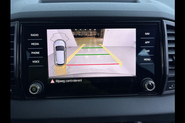 Škoda Karoq 1.5 TSI ACT Sportline Business 150 pk Automaat (DSG) | Verlengde garantie | Navigatie via App | Parkeersensoren | Achteruitrijcamera | Adaptieve cruise control | Stoelverwarming v/a | Verwarmde voorruit |