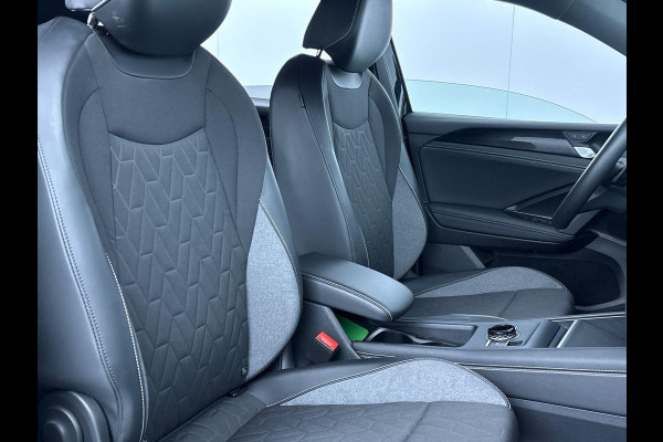 Volkswagen Tiguan 1.5 eTSI Life GOAL 150 pk Automaat (DSG) | Navigatie | Trekhaak (wegklapbaar) | Parkeersensoren (Park assist) | Rondomzicht camera | Stoelverwarming | Keyless | LED koplampen |