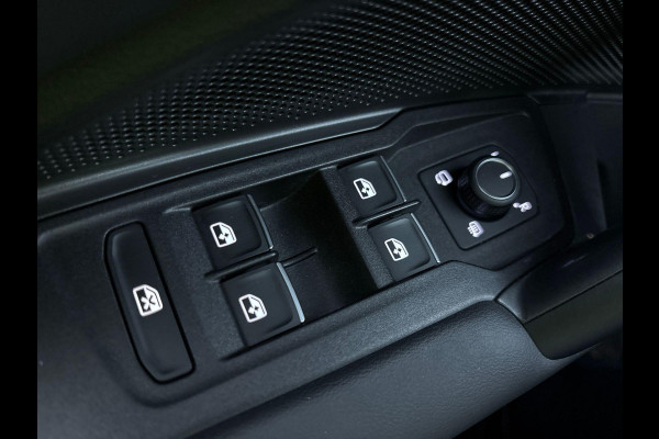 Volkswagen Tiguan 1.5 eTSI Life GOAL 150 pk Automaat (DSG) | Navigatie | Trekhaak (wegklapbaar) | Parkeersensoren (Park assist) | Rondomzicht camera | Stoelverwarming | Keyless | LED koplampen |