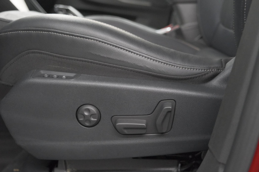 Opel Grandland 1.6 Turbo Plug-In Hybrid 300 4x4 Ultimate | Trekhaak | Elektrische Kofferklep | 360 Camera | Adaptieve Cruise Control | Pack Leder
