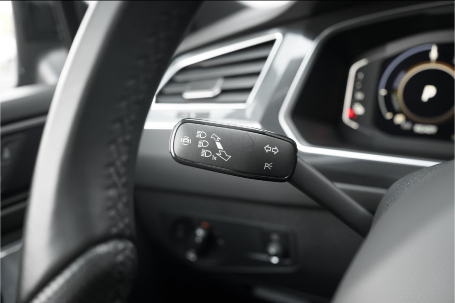 Volkswagen Tiguan 1.4 TSI eHybrid R-Line HUD Leder Memory Pano ACC Keyless 360° Black Pack 20"
