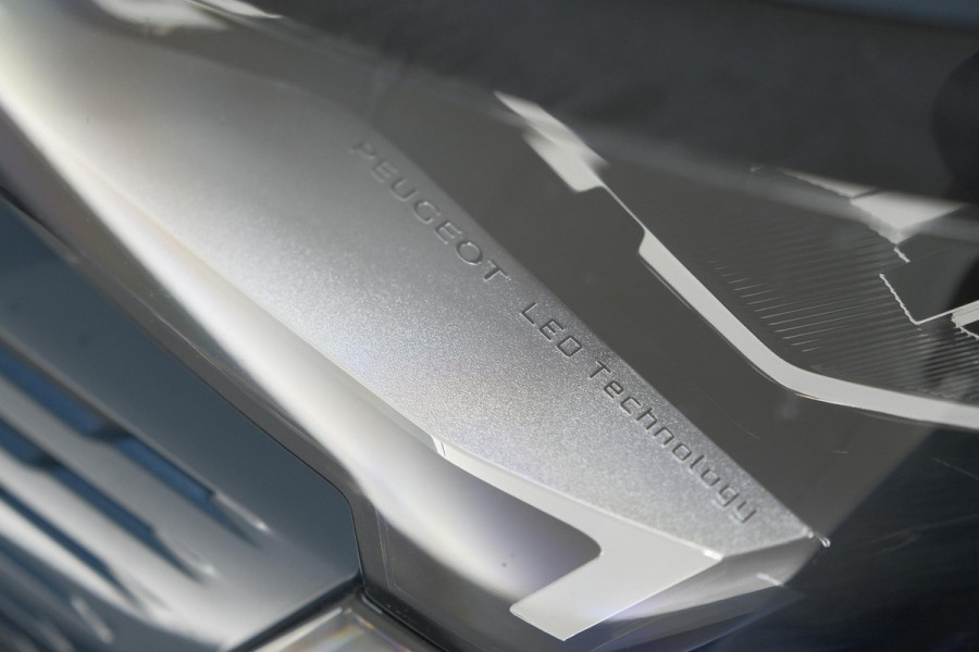 Peugeot 5008 PureTech 130 EAT8 Active Pack | 7 Zitplaatsen | Apple Carplay | Parkeersensoren | Navigatie