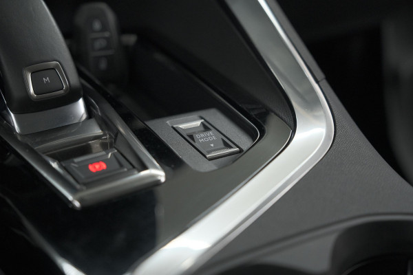 Peugeot 5008 PureTech 130 EAT8 Active Pack | 7 Zitplaatsen | Apple Carplay | Parkeersensoren | Navigatie