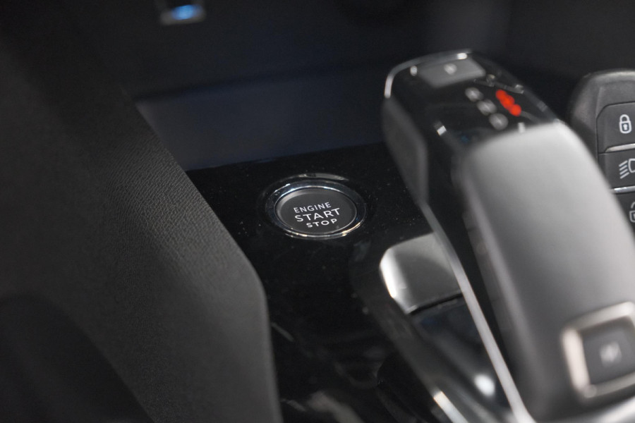 Peugeot 5008 PureTech 130 EAT8 Active Pack | 7 Zitplaatsen | Apple Carplay | Parkeersensoren | Navigatie