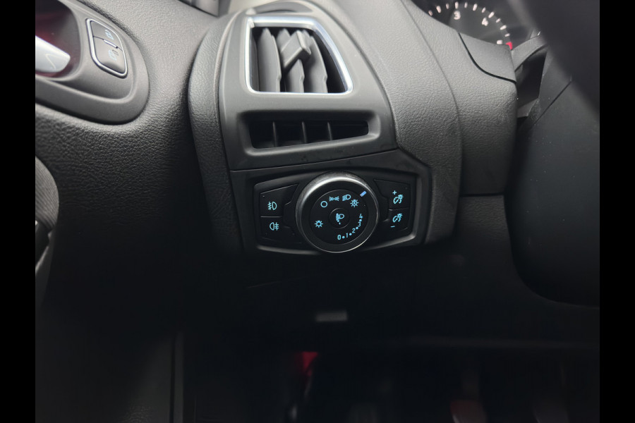 Ford FOCUS Wagon 1.5 TDCI Titanium (INCL.BTW) *NAVI-FULLMAP | HEATED-COMFORTSEATS | CAMERA | KEYLESS | PRIVACY-GLASS | ECC | PDC | CRUISE | 16''ALU*