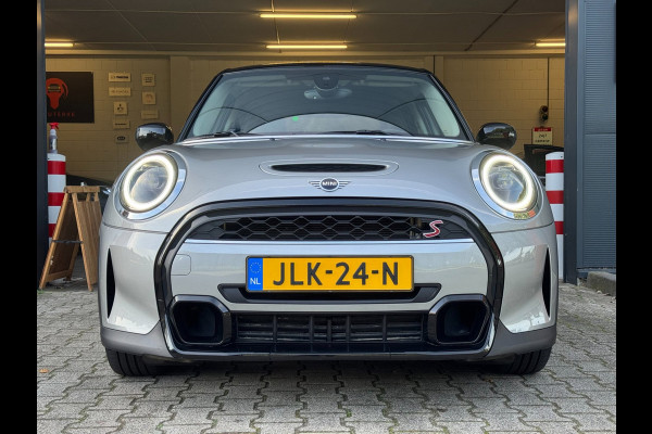 MINI 5-deurs 2.0 Cooper S Classic / LAGE KM-STAND ! / CAMERA / KEYLESS / CARPLAY / CLIMATE / SFEER / STOEL+STUUR VERW. / DAB+ !