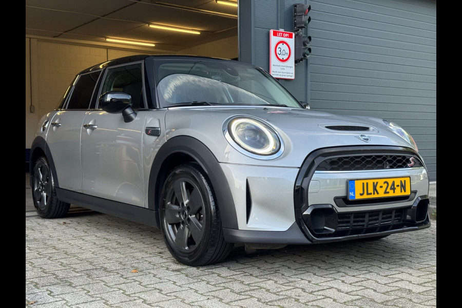 MINI 5-deurs 2.0 Cooper S Classic / LAGE KM-STAND ! / CAMERA / KEYLESS / CARPLAY / CLIMATE / SFEER / STOEL+STUUR VERW. / DAB+ !