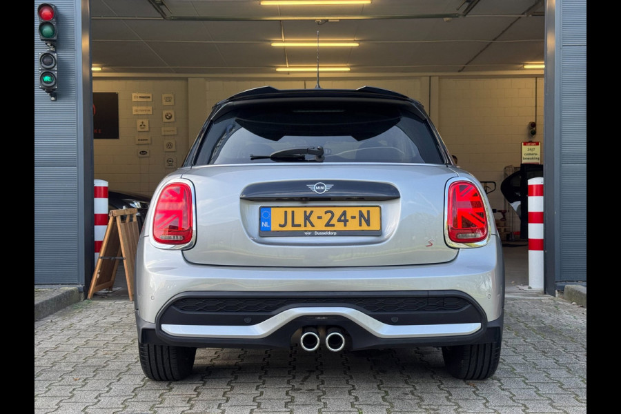 MINI 5-deurs 2.0 Cooper S Classic / LAGE KM-STAND ! / CAMERA / KEYLESS / CARPLAY / CLIMATE / SFEER / STOEL+STUUR VERW. / DAB+ !