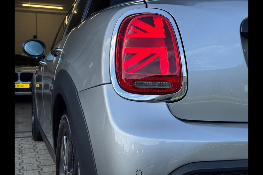 MINI 5-deurs 2.0 Cooper S Classic / LAGE KM-STAND ! / CAMERA / KEYLESS / CARPLAY / CLIMATE / SFEER / STOEL+STUUR VERW. / DAB+ !