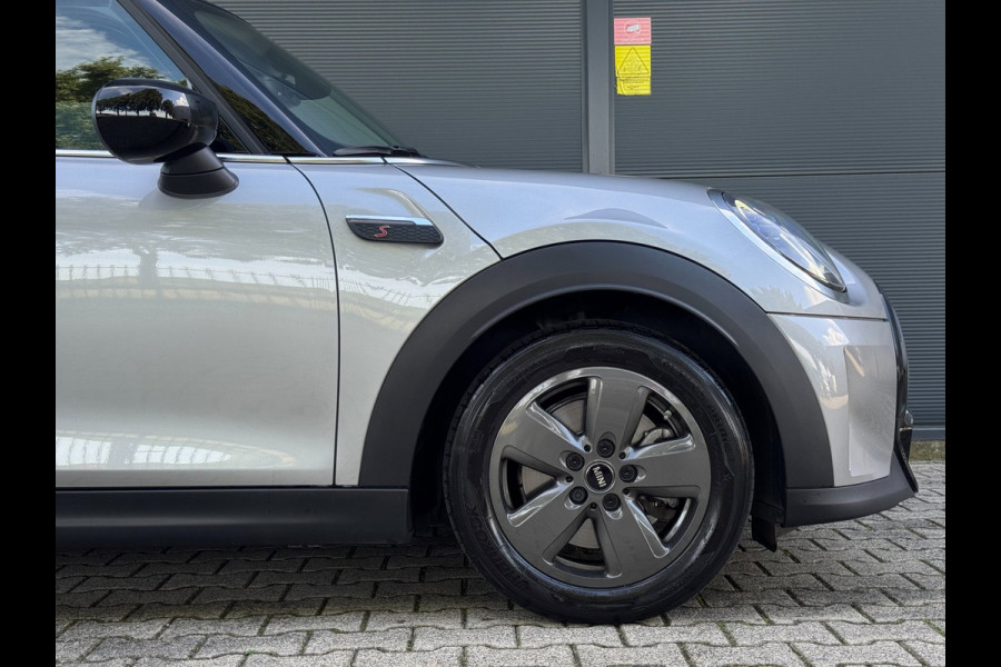 MINI 5-deurs 2.0 Cooper S Classic / LAGE KM-STAND ! / CAMERA / KEYLESS / CARPLAY / CLIMATE / SFEER / STOEL+STUUR VERW. / DAB+ !
