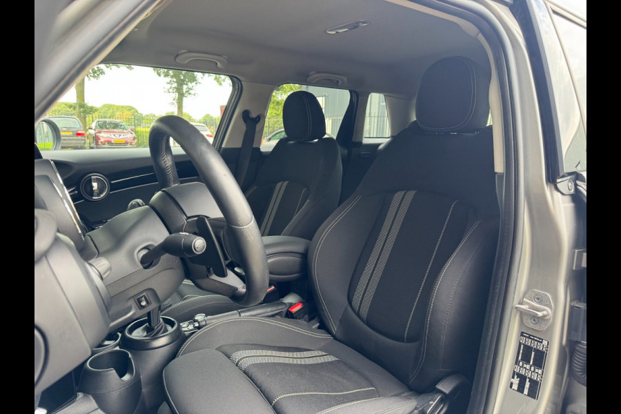 MINI 5-deurs 2.0 Cooper S Classic / LAGE KM-STAND ! / CAMERA / KEYLESS / CARPLAY / CLIMATE / SFEER / STOEL+STUUR VERW. / DAB+ !