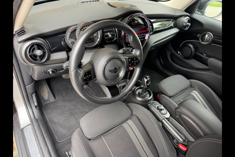 MINI 5-deurs 2.0 Cooper S Classic / LAGE KM-STAND ! / CAMERA / KEYLESS / CARPLAY / CLIMATE / SFEER / STOEL+STUUR VERW. / DAB+ !