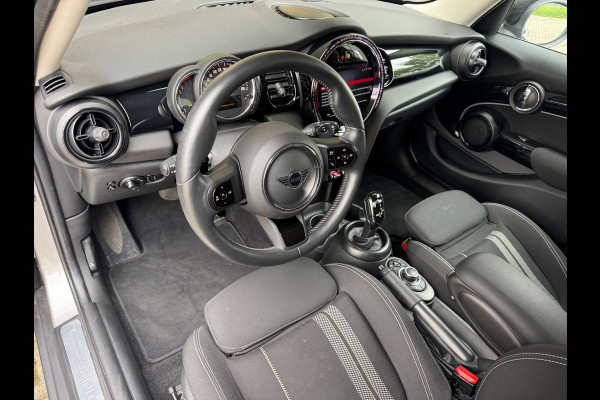 MINI 5-deurs 2.0 Cooper S Classic / LAGE KM-STAND ! / CAMERA / KEYLESS / CARPLAY / CLIMATE / SFEER / STOEL+STUUR VERW. / DAB+ !