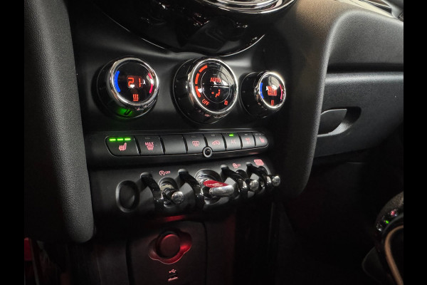MINI 5-deurs 2.0 Cooper S Classic / LAGE KM-STAND ! / CAMERA / KEYLESS / CARPLAY / CLIMATE / SFEER / STOEL+STUUR VERW. / DAB+ !