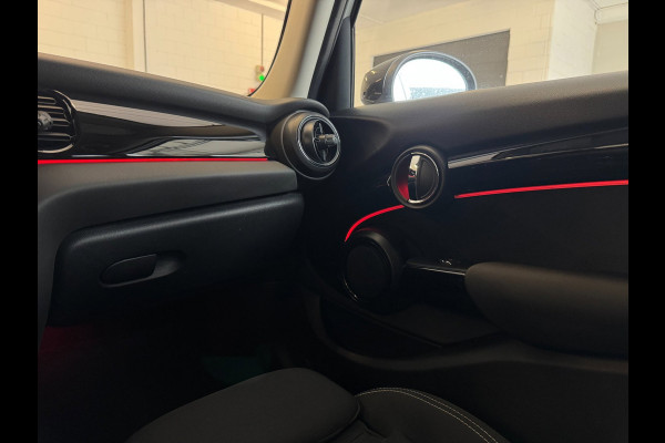 MINI 5-deurs 2.0 Cooper S Classic / LAGE KM-STAND ! / CAMERA / KEYLESS / CARPLAY / CLIMATE / SFEER / STOEL+STUUR VERW. / DAB+ !
