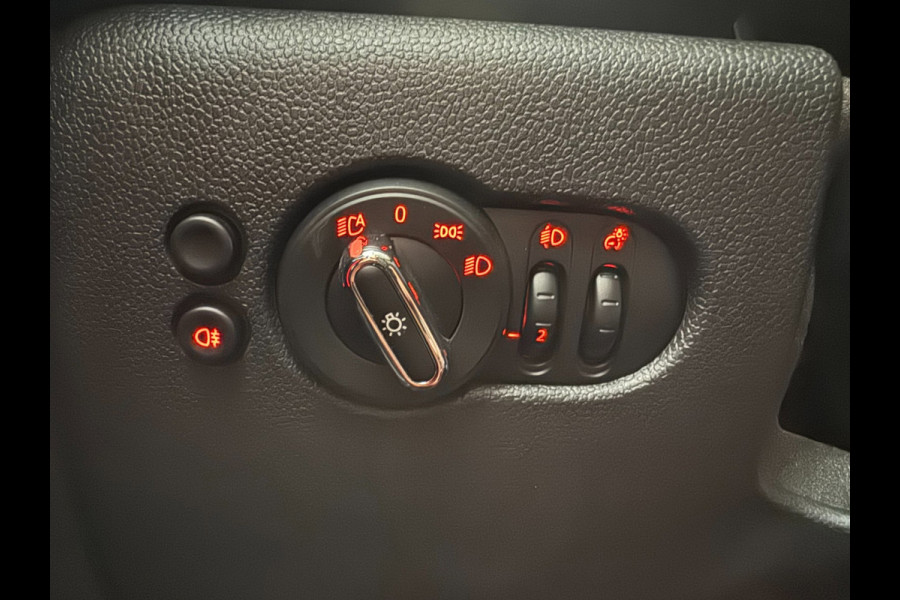 MINI 5-deurs 2.0 Cooper S Classic / LAGE KM-STAND ! / CAMERA / KEYLESS / CARPLAY / CLIMATE / SFEER / STOEL+STUUR VERW. / DAB+ !