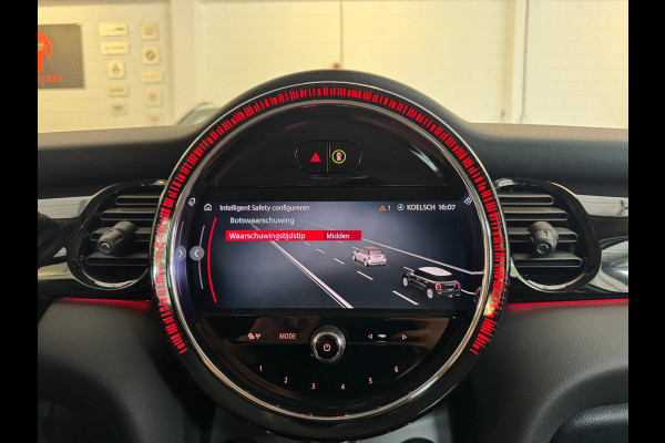 MINI 5-deurs 2.0 Cooper S Classic / LAGE KM-STAND ! / CAMERA / KEYLESS / CARPLAY / CLIMATE / SFEER / STOEL+STUUR VERW. / DAB+ !