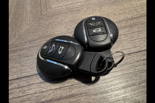 MINI 5-deurs 2.0 Cooper S Classic / LAGE KM-STAND ! / CAMERA / KEYLESS / CARPLAY / CLIMATE / SFEER / STOEL+STUUR VERW. / DAB+ !