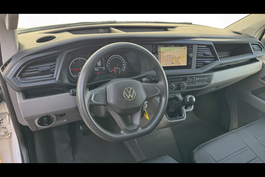 Volkswagen Transporter 2.0 TDI L2H3 28 Comfortline Carplay Cruise Navigatie Airco Trekhaak 3 Zitplaatsen