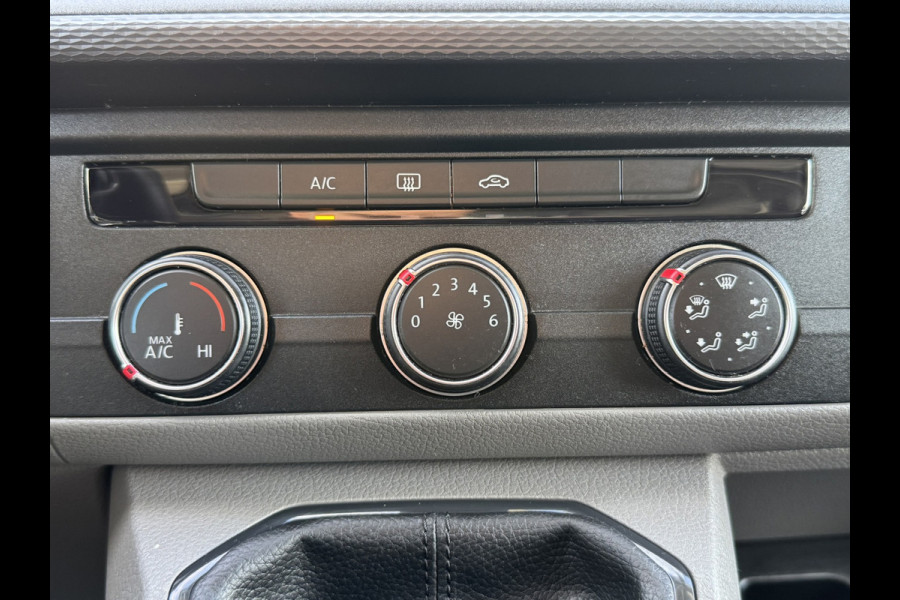 Volkswagen Transporter 2.0 TDI L2H3 28 Comfortline Carplay Cruise Navigatie Airco Trekhaak 3 Zitplaatsen