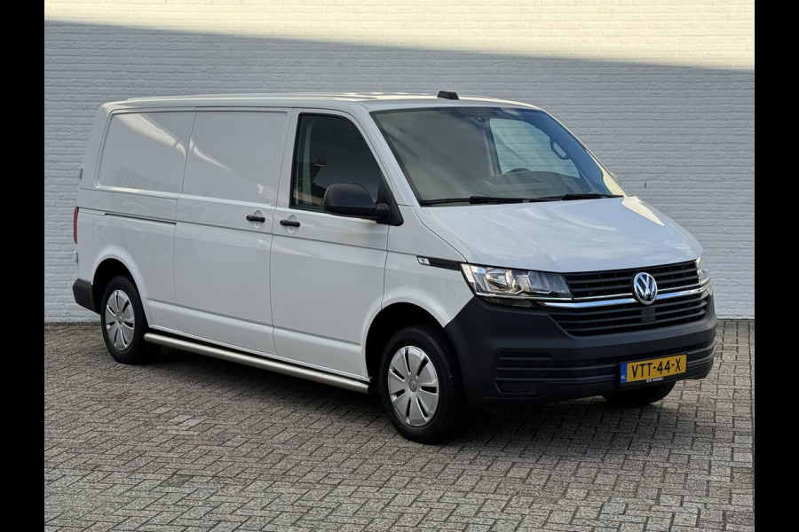Volkswagen Transporter 2.0 TDI L2H3 28 Comfortline Carplay Cruise Navigatie Airco Trekhaak 3 Zitplaatsen
