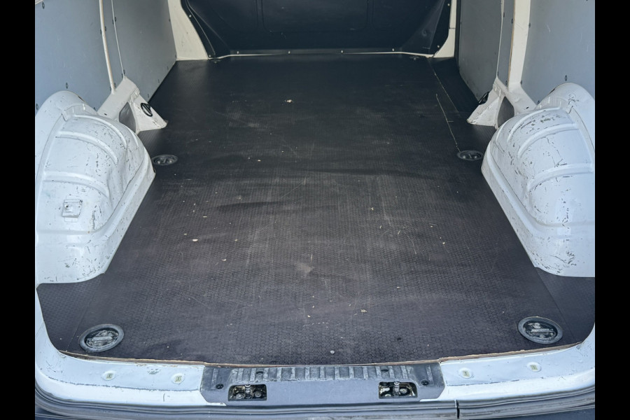 Volkswagen Transporter 2.0 TDI L2H3 28 Comfortline Carplay Cruise Navigatie Airco Trekhaak 3 Zitplaatsen