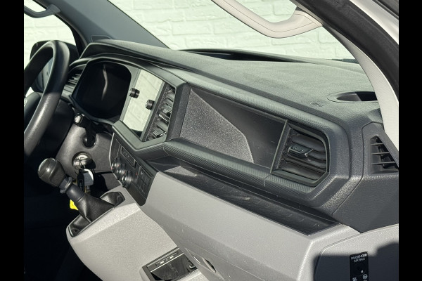Volkswagen Transporter 2.0 TDI L2H3 28 Comfortline Carplay Cruise Navigatie Airco Trekhaak 3 Zitplaatsen