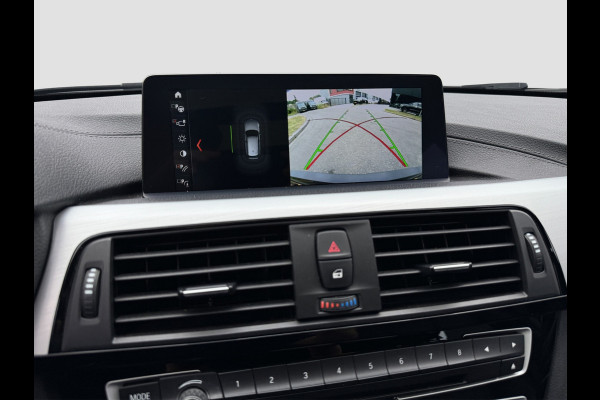 BMW 3 Serie Touring 318i M-Sport | Panorama | 19 inch | LED | Camera | Stoelverwarming | Leer | Elektr. achterklep