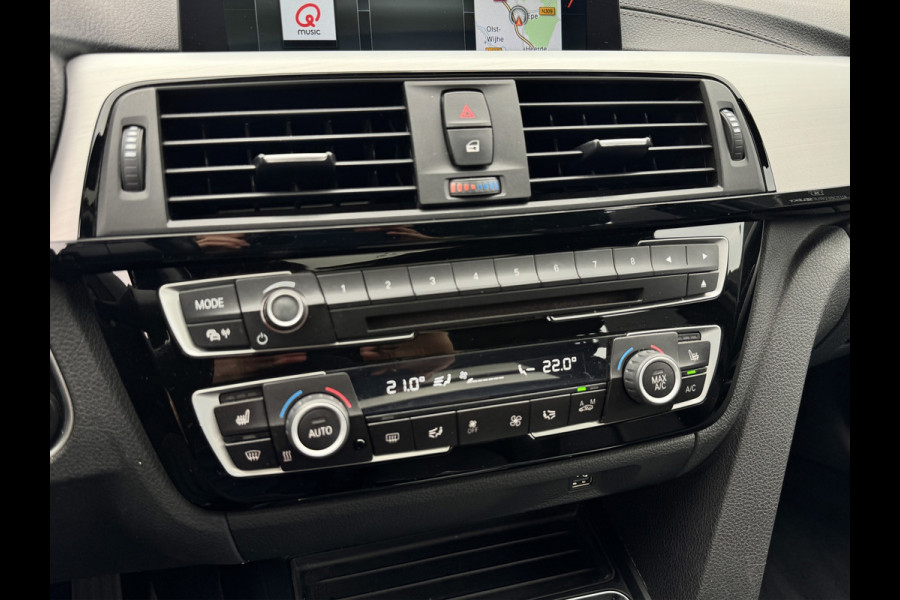 BMW 3 Serie Touring 318i M-Sport | Panorama | 19 inch | LED | Camera | Stoelverwarming | Leer | Elektr. achterklep