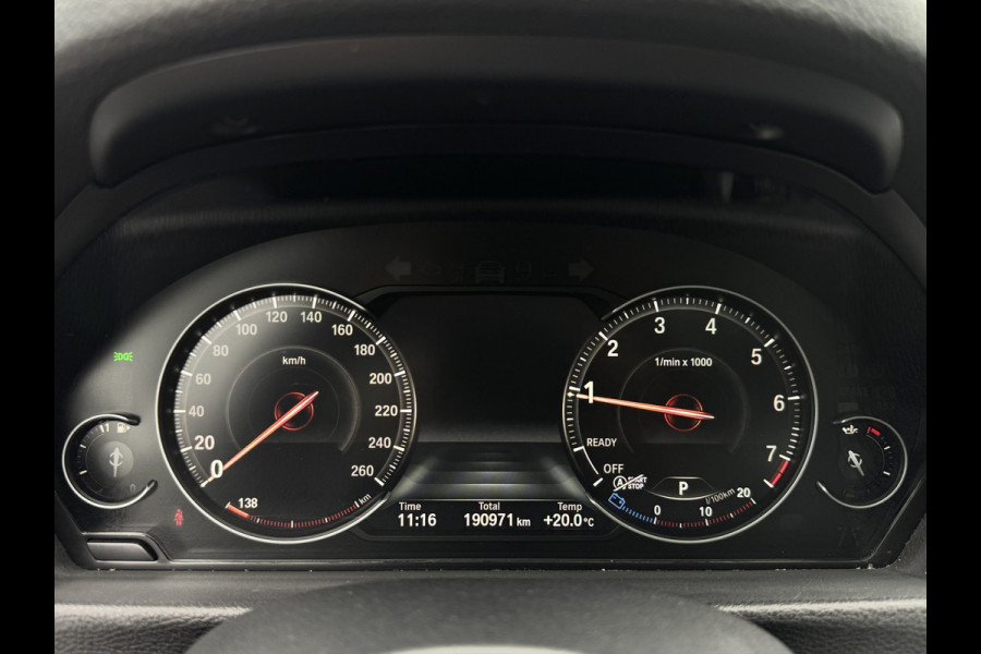 BMW 3 Serie Touring 318i M-Sport | Panorama | 19 inch | LED | Camera | Stoelverwarming | Leer | Elektr. achterklep