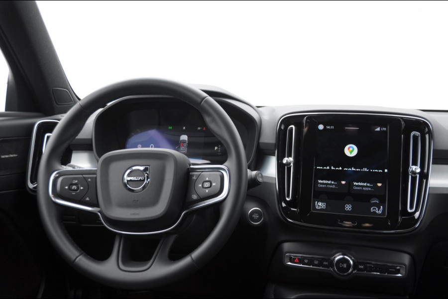 Volvo XC40 211PK Automaat B4 Plus Dark / Trekhaak / Navigatie / Adaptive Cruise / Harman Kardon / Stuur- & Stoelverwarming / Elektrische achterklep / Achteruitrijcamera / Elektrische stoelverst. met geheugen